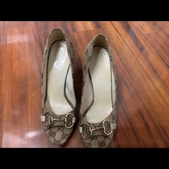 🚫SOLD🚫Gucci Monogram Horsebit Peep Toe Pumps - Picture 12 of 15